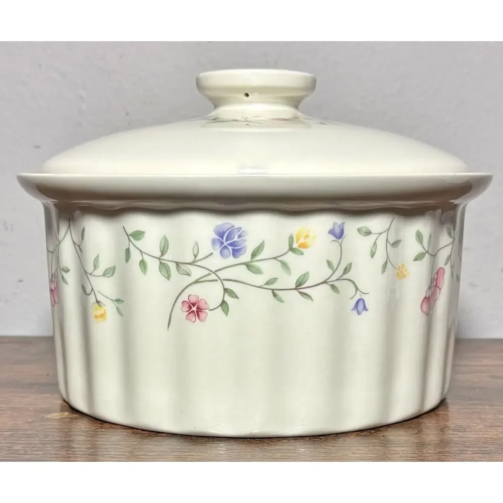 Vtg Johnson Brothers SUMMER CHINTZ 2.25Qt Covered Casserole Dish England chipped